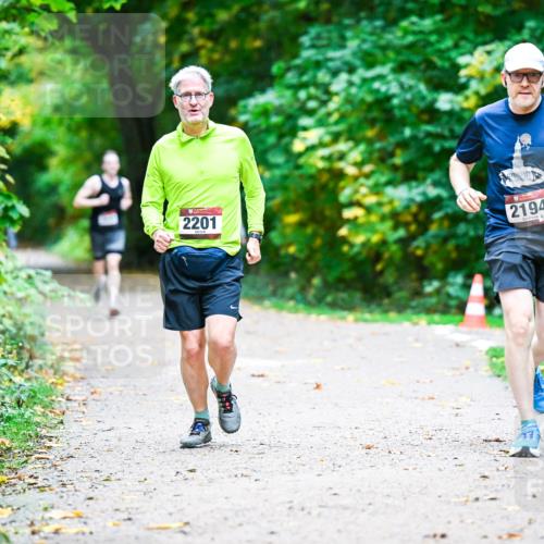 12.10.2025 - Bramfelder Halbmarathon 2025 Dr. Thomas Lammeyer http://msf.ph/oto/9356528 12.10.2025 10:57:44 Laufen 2201, 2194 meine-sportfotos.de
