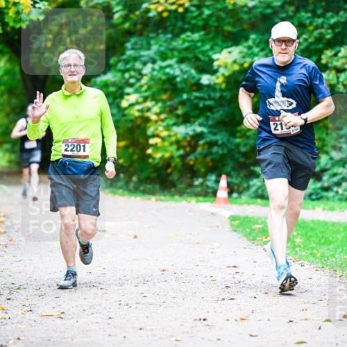 12.10.2025 - Bramfelder Halbmarathon 2025 Dr. Thomas Lammeyer http://msf.ph/oto/9356533 12.10.2025 10:57:44 Laufen 2201, 215, 124 meine-sportfotos.de