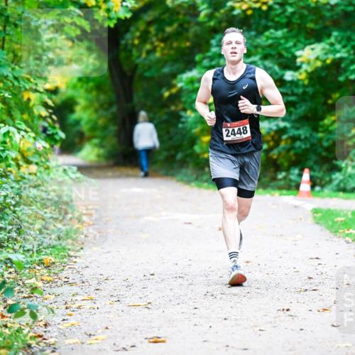 12.10.2025 - Bramfelder Halbmarathon 2025 Dr. Thomas Lammeyer http://msf.ph/oto/9356562 12.10.2025 10:57:50 Laufen 2448 meine-sportfotos.de