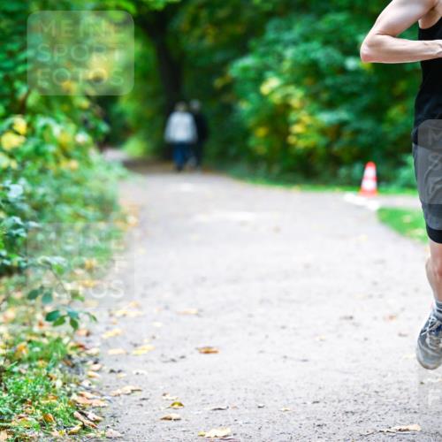 12.10.2025 - Bramfelder Halbmarathon 2025 Dr. Thomas Lammeyer http://msf.ph/oto/9356575 12.10.2025 10:57:52 Laufen 2448 meine-sportfotos.de