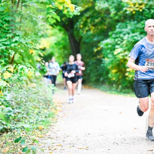 12.10.2025 - Bramfelder Halbmarathon 2025 Dr. Thomas Lammeyer http://msf.ph/oto/9356583 12.10.2025 10:58:06 Laufen 2999 meine-sportfotos.de