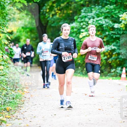 12.10.2025 - Bramfelder Halbmarathon 2025 Dr. Thomas Lammeyer http://msf.ph/oto/9356598 12.10.2025 10:58:11 Laufen 2407, 2785, 2881 meine-sportfotos.de