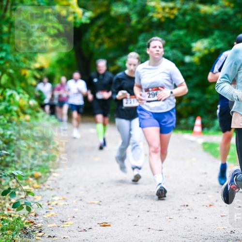 12.10.2025 - Bramfelder Halbmarathon 2025 Dr. Thomas Lammeyer http://msf.ph/oto/9356635 12.10.2025 10:58:17 Laufen 2317, 296, 2407, 132, 29 meine-sportfotos.de