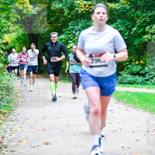 12.10.2025 - Bramfelder Halbmarathon 2025 Dr. Thomas Lammeyer http://msf.ph/oto/9356641 12.10.2025 10:58:19 Laufen 981, 2980, 268, 228, 2962 meine-sportfotos.de