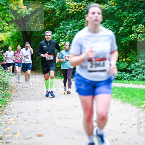 12.10.2025 - Bramfelder Halbmarathon 2025 Dr. Thomas Lammeyer http://msf.ph/oto/9356643 12.10.2025 10:58:19 Laufen 2403, 2981, 2980, 2683 meine-sportfotos.de