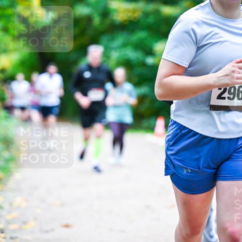 12.10.2025 - Bramfelder Halbmarathon 2025 Dr. Thomas Lammeyer http://msf.ph/oto/9356646 12.10.2025 10:58:20 Laufen 2968 meine-sportfotos.de