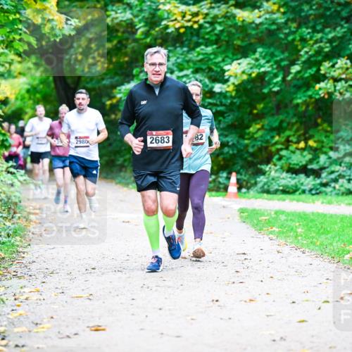 12.10.2025 - Bramfelder Halbmarathon 2025 Dr. Thomas Lammeyer http://msf.ph/oto/9356653 12.10.2025 10:58:21 Laufen 2980, 2683, 82 meine-sportfotos.de