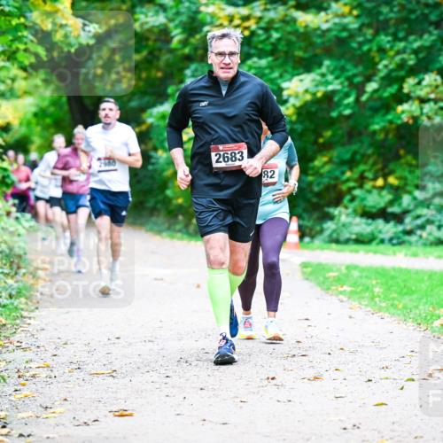 12.10.2025 - Bramfelder Halbmarathon 2025 Dr. Thomas Lammeyer http://msf.ph/oto/9356656 12.10.2025 10:58:22 Laufen 980, 2683, 82 meine-sportfotos.de