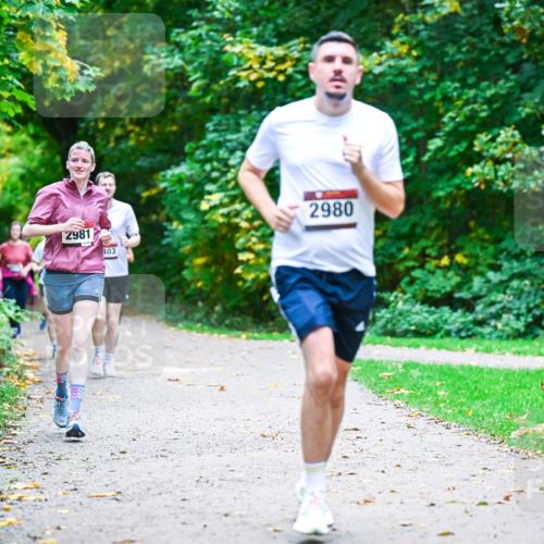 12.10.2025 - Bramfelder Halbmarathon 2025 Dr. Thomas Lammeyer http://msf.ph/oto/9356667 12.10.2025 10:58:25 Laufen 2981, 103, 2980 meine-sportfotos.de