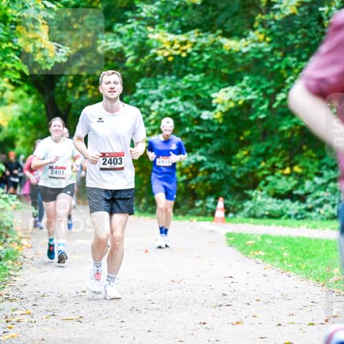 12.10.2025 - Bramfelder Halbmarathon 2025 Dr. Thomas Lammeyer http://msf.ph/oto/9356683 12.10.2025 10:58:29 Laufen 2401, 2403, 2431, 29 meine-sportfotos.de