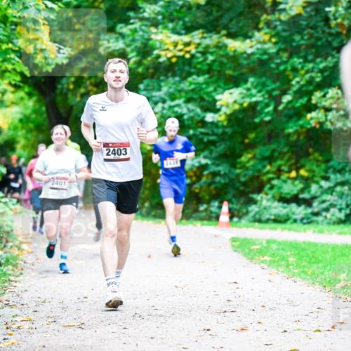 12.10.2025 - Bramfelder Halbmarathon 2025 Dr. Thomas Lammeyer http://msf.ph/oto/9356684 12.10.2025 10:58:29 Laufen 2401, 2403, 2431 meine-sportfotos.de