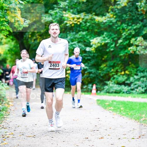 12.10.2025 - Bramfelder Halbmarathon 2025 Dr. Thomas Lammeyer http://msf.ph/oto/9356686 12.10.2025 10:58:29 Laufen 2401, 2403 meine-sportfotos.de