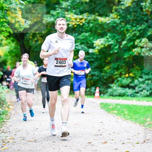 12.10.2025 - Bramfelder Halbmarathon 2025 Dr. Thomas Lammeyer http://msf.ph/oto/9356687 12.10.2025 10:58:29 Laufen 2401, 2403, 431 meine-sportfotos.de