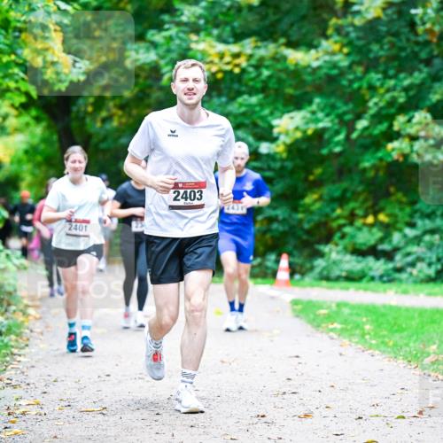 12.10.2025 - Bramfelder Halbmarathon 2025 Dr. Thomas Lammeyer http://msf.ph/oto/9356688 12.10.2025 10:58:29 Laufen 2401, 2403 meine-sportfotos.de
