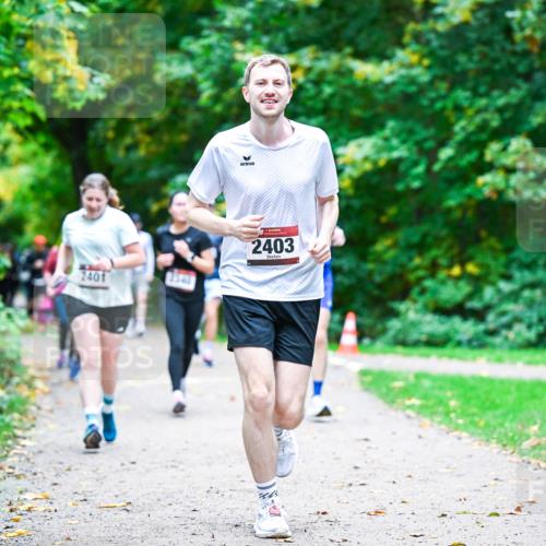 12.10.2025 - Bramfelder Halbmarathon 2025 Dr. Thomas Lammeyer http://msf.ph/oto/9356691 12.10.2025 10:58:30 Laufen 2401, 2541, 2403 meine-sportfotos.de
