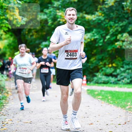12.10.2025 - Bramfelder Halbmarathon 2025 Dr. Thomas Lammeyer http://msf.ph/oto/9356692 12.10.2025 10:58:30 Laufen 2401, 2403 meine-sportfotos.de