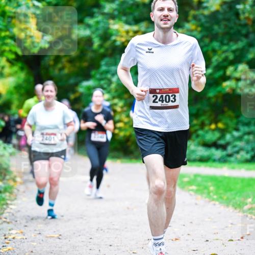 12.10.2025 - Bramfelder Halbmarathon 2025 Dr. Thomas Lammeyer http://msf.ph/oto/9356695 12.10.2025 10:58:30 Laufen 2401, 2403 meine-sportfotos.de