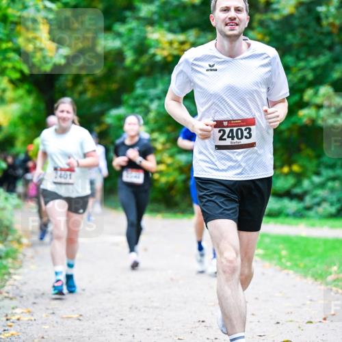 12.10.2025 - Bramfelder Halbmarathon 2025 Dr. Thomas Lammeyer http://msf.ph/oto/9356696 12.10.2025 10:58:31 Laufen 2401, 2403 meine-sportfotos.de