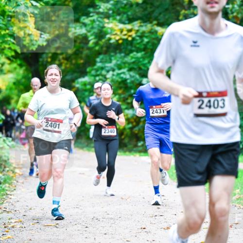 12.10.2025 - Bramfelder Halbmarathon 2025 Dr. Thomas Lammeyer http://msf.ph/oto/9356698 12.10.2025 10:58:31 Laufen 2401, 2340, 2403, 2431 meine-sportfotos.de