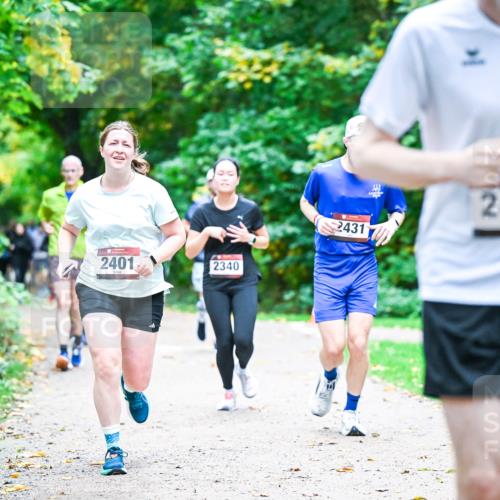 12.10.2025 - Bramfelder Halbmarathon 2025 Dr. Thomas Lammeyer http://msf.ph/oto/9356700 12.10.2025 10:58:31 Laufen 2401, 2340, 2403, 2431 meine-sportfotos.de