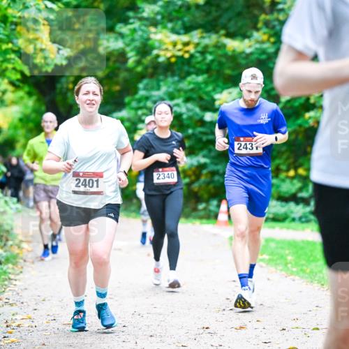 12.10.2025 - Bramfelder Halbmarathon 2025 Dr. Thomas Lammeyer http://msf.ph/oto/9356701 12.10.2025 10:58:32 Laufen 2340, 2401, 243, 2403 meine-sportfotos.de