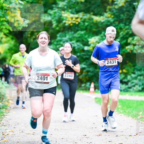 12.10.2025 - Bramfelder Halbmarathon 2025 Dr. Thomas Lammeyer http://msf.ph/oto/9356703 12.10.2025 10:58:32 Laufen 2401, 2340, 2431 meine-sportfotos.de