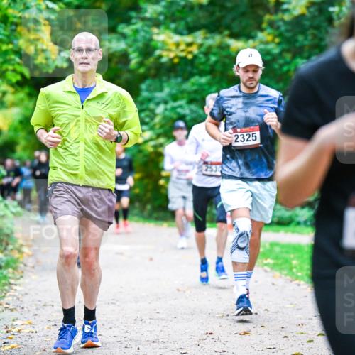 12.10.2025 - Bramfelder Halbmarathon 2025 Dr. Thomas Lammeyer http://msf.ph/oto/9356727 12.10.2025 10:58:35 Laufen 253, 2325, 2340 meine-sportfotos.de