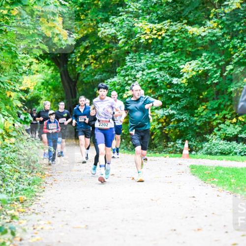 12.10.2025 - Bramfelder Halbmarathon 2025 Dr. Thomas Lammeyer http://msf.ph/oto/9356762 12.10.2025 10:58:43 Laufen 2026, 229, 05, 2169, 2202 meine-sportfotos.de