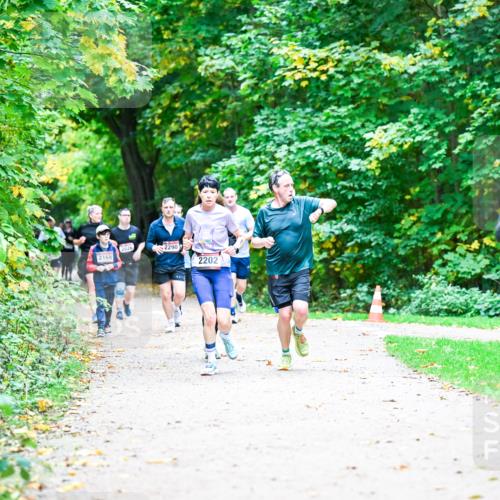 12.10.2025 - Bramfelder Halbmarathon 2025 Dr. Thomas Lammeyer http://msf.ph/oto/9356763 12.10.2025 10:58:43 Laufen 2026, 2290, 2169, 2202 meine-sportfotos.de
