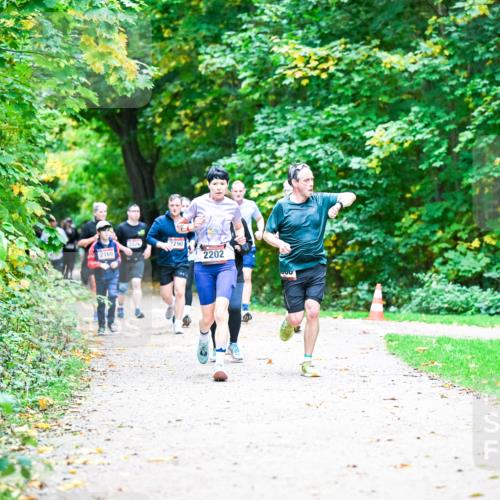 12.10.2025 - Bramfelder Halbmarathon 2025 Dr. Thomas Lammeyer http://msf.ph/oto/9356765 12.10.2025 10:58:43 Laufen 2169, 2290, 2202 meine-sportfotos.de