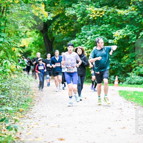 12.10.2025 - Bramfelder Halbmarathon 2025 Dr. Thomas Lammeyer http://msf.ph/oto/9356766 12.10.2025 10:58:44 Laufen 2169, 2290, 2202 meine-sportfotos.de