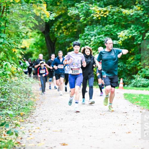 12.10.2025 - Bramfelder Halbmarathon 2025 Dr. Thomas Lammeyer http://msf.ph/oto/9356768 12.10.2025 10:58:44 Laufen 2169, 2290, 2202 meine-sportfotos.de