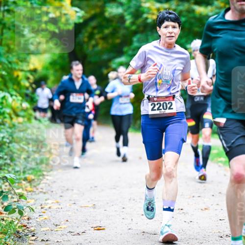 12.10.2025 - Bramfelder Halbmarathon 2025 Dr. Thomas Lammeyer http://msf.ph/oto/9356781 12.10.2025 10:58:47 Laufen 2202 meine-sportfotos.de