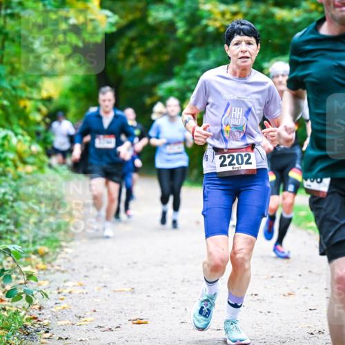12.10.2025 - Bramfelder Halbmarathon 2025 Dr. Thomas Lammeyer http://msf.ph/oto/9356782 12.10.2025 10:58:47 Laufen 2202 meine-sportfotos.de