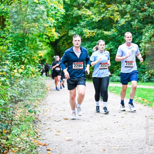 12.10.2025 - Bramfelder Halbmarathon 2025 Dr. Thomas Lammeyer http://msf.ph/oto/9356800 12.10.2025 10:58:50 Laufen 2290, 2234, 2205 meine-sportfotos.de