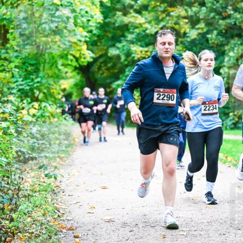 12.10.2025 - Bramfelder Halbmarathon 2025 Dr. Thomas Lammeyer http://msf.ph/oto/9356807 12.10.2025 10:58:51 Laufen 2290, 2234, 2205 meine-sportfotos.de