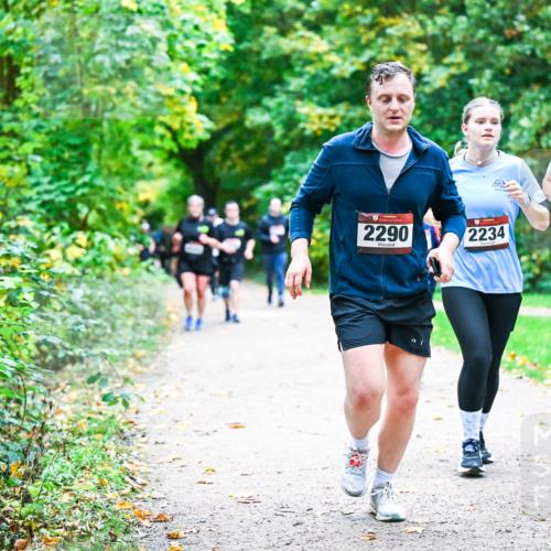 12.10.2025 - Bramfelder Halbmarathon 2025 Dr. Thomas Lammeyer http://msf.ph/oto/9356808 12.10.2025 10:58:51 Laufen 2290, 2234, 2205 meine-sportfotos.de