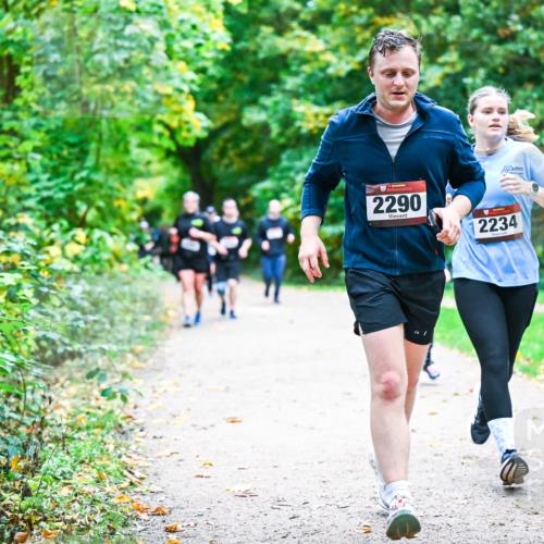 12.10.2025 - Bramfelder Halbmarathon 2025 Dr. Thomas Lammeyer http://msf.ph/oto/9356809 12.10.2025 10:58:51 Laufen 2290, 2234, 2205 meine-sportfotos.de