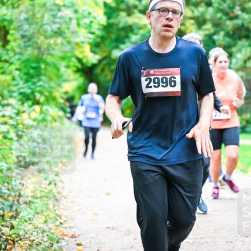 12.10.2025 - Bramfelder Halbmarathon 2025 Dr. Thomas Lammeyer http://msf.ph/oto/9356898 12.10.2025 10:59:08 Laufen 34, 2996, 2409 meine-sportfotos.de