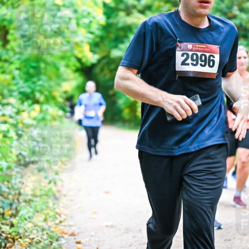 12.10.2025 - Bramfelder Halbmarathon 2025 Dr. Thomas Lammeyer http://msf.ph/oto/9356900 12.10.2025 10:59:08 Laufen 34, 2996, 00 meine-sportfotos.de