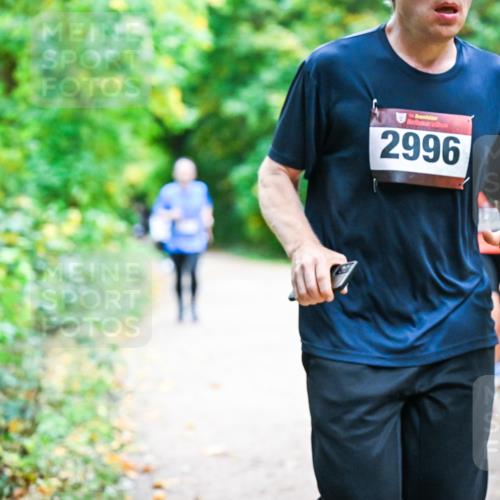12.10.2025 - Bramfelder Halbmarathon 2025 Dr. Thomas Lammeyer http://msf.ph/oto/9356901 12.10.2025 10:59:08 Laufen 34, 2996 meine-sportfotos.de