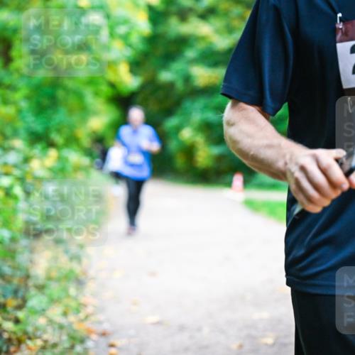 12.10.2025 - Bramfelder Halbmarathon 2025 Dr. Thomas Lammeyer http://msf.ph/oto/9356904 12.10.2025 10:59:09 Laufen 2996 meine-sportfotos.de