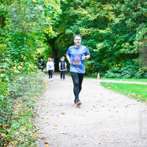 12.10.2025 - Bramfelder Halbmarathon 2025 Dr. Thomas Lammeyer http://msf.ph/oto/9356907 12.10.2025 10:59:10 Laufen 2232 meine-sportfotos.de