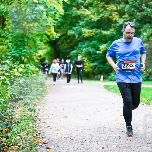 12.10.2025 - Bramfelder Halbmarathon 2025 Dr. Thomas Lammeyer http://msf.ph/oto/9356918 12.10.2025 10:59:11 Laufen 2232 meine-sportfotos.de