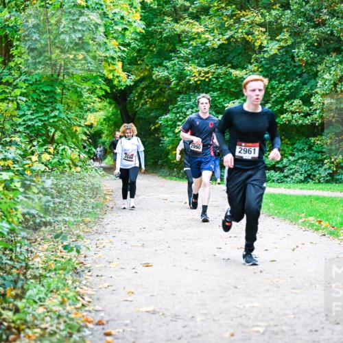 12.10.2025 - Bramfelder Halbmarathon 2025 Dr. Thomas Lammeyer http://msf.ph/oto/9356935 12.10.2025 10:59:17 Laufen 2098, 2990, 2961 meine-sportfotos.de