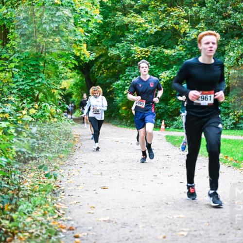 12.10.2025 - Bramfelder Halbmarathon 2025 Dr. Thomas Lammeyer http://msf.ph/oto/9356939 12.10.2025 10:59:18 Laufen 2098, 2990, 2961 meine-sportfotos.de