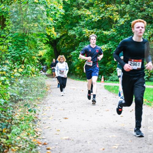 12.10.2025 - Bramfelder Halbmarathon 2025 Dr. Thomas Lammeyer http://msf.ph/oto/9356940 12.10.2025 10:59:18 Laufen 2098, 2990, 2961 meine-sportfotos.de