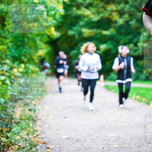 12.10.2025 - Bramfelder Halbmarathon 2025 Dr. Thomas Lammeyer http://msf.ph/oto/9356956 12.10.2025 10:59:20 Laufen 34, 2990 meine-sportfotos.de