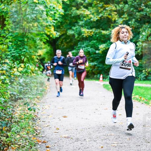 12.10.2025 - Bramfelder Halbmarathon 2025 Dr. Thomas Lammeyer http://msf.ph/oto/9356964 12.10.2025 10:59:22 Laufen 2098 meine-sportfotos.de