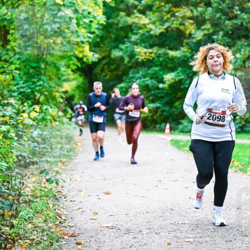 12.10.2025 - Bramfelder Halbmarathon 2025 Dr. Thomas Lammeyer http://msf.ph/oto/9356965 12.10.2025 10:59:22 Laufen 8153, 2098 meine-sportfotos.de